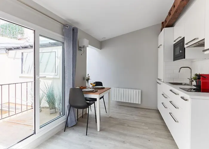 St Germain Des Pres With Balcony - Cityapartmentstay * パリ